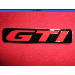 EMBLEMA PLACA CH "GTI" LETRA ROJO FONDO NEGRO