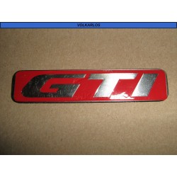 EMBLEMA PLACA CH "GTI" FONDO ROJO