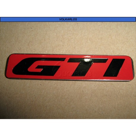 EMBLEMA PLACA CH "GTI" LETRA NEGRA FONDO ROJO